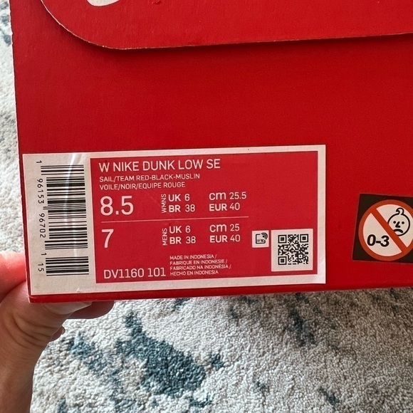 Nike dunk low SE sail/Team red/Black women's shoes, size: 8.5 - Picture 6 of 7